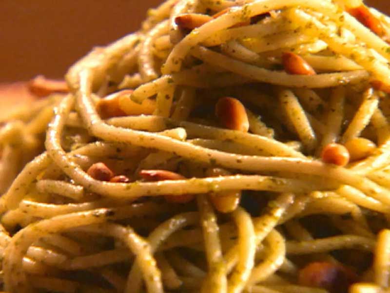 Spaghetti with mint and parsley pesto close up
