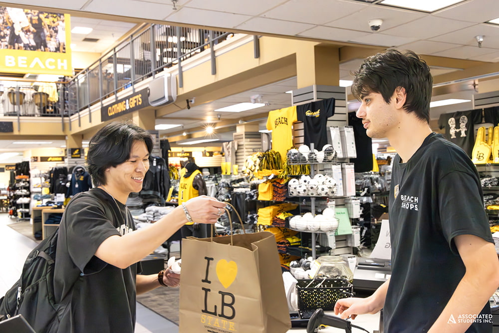 2 student employees at Beach Shops