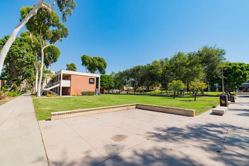 HHS1 W Lawn + HSS1 Food Truck